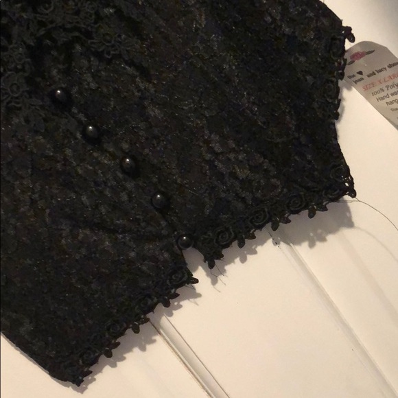 Black lace corset like top - Picture 7 of 7